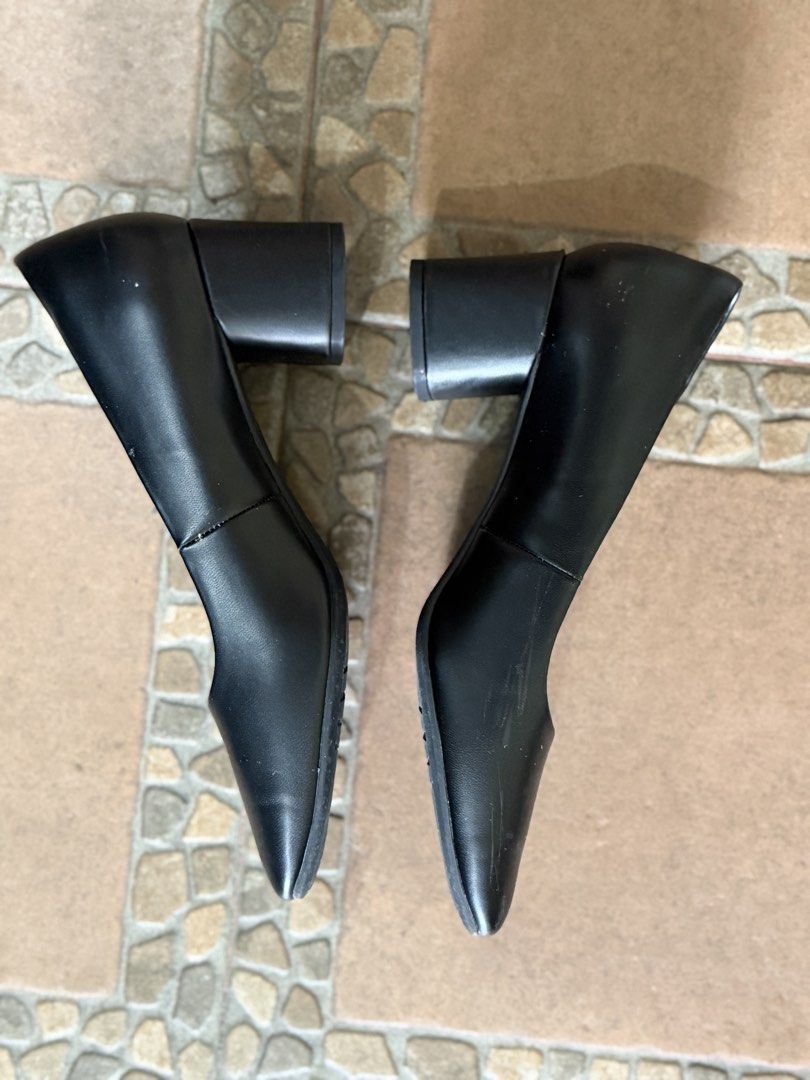 Black Shoes (Category: Heels) located in Quezon City. Submitted by relovedmebykay (Listing ID 1468569597, Image 2). Description: .