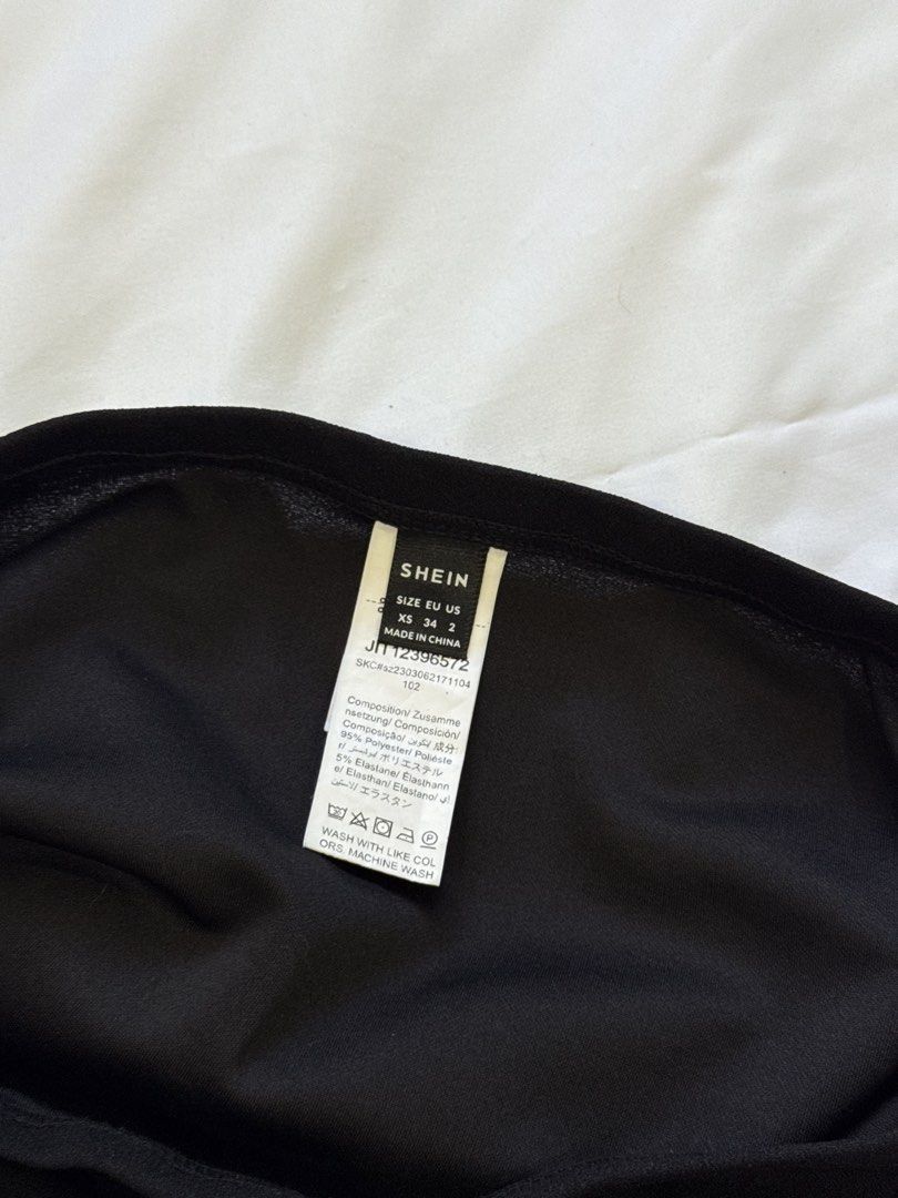 BLACK SKIRT (Category: Skirts) located in General Trias. Submitted by fellasunshine (Listing ID 1468658620, Image 3). Description: - decluttering - personal item - j&t or lalamove.