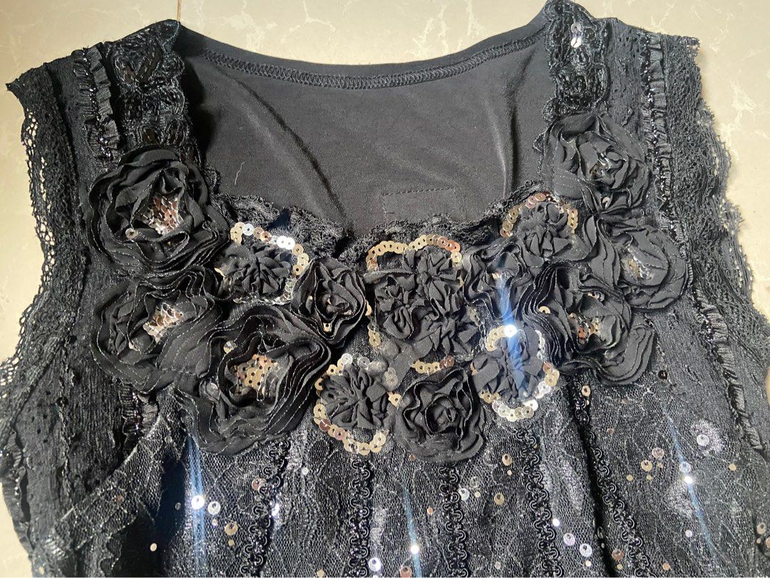 black sleeveless top with sequin embellishments (Category: Sleeveless) located in Pagadian. Submitted by jellsnow (Listing ID 1467096012, Image 2). Description: in good condition loc: pagadian city .