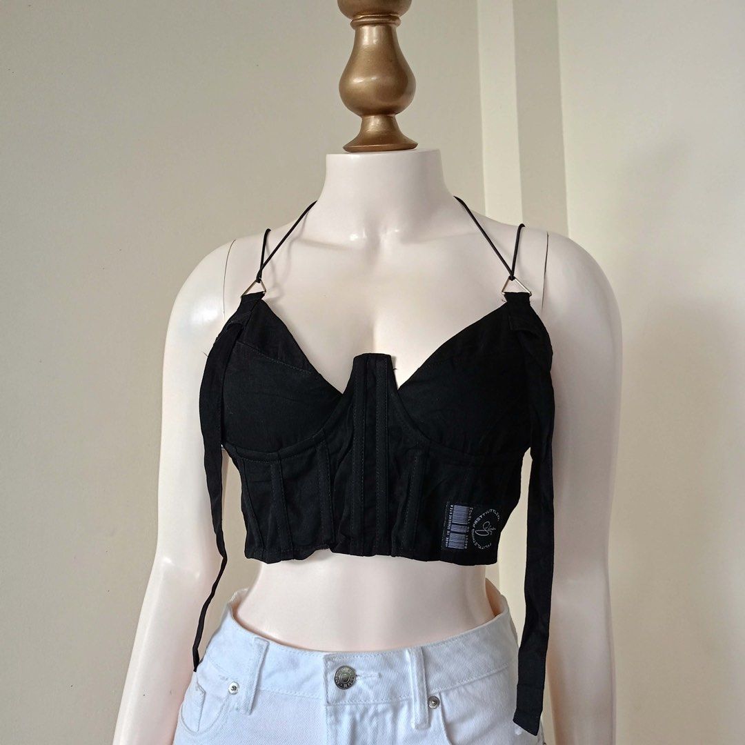 Black top (Category: Sleeveless) located in Barugo. Submitted by green.trendsetter (Listing ID 1468613027, Image 1). Description: AUSSIE PRELOVED FINDS Australian brand tops. Shop your next wardrobe favourite at a preloved price! 📌 SHOP REMINDERS — PLEASE READ BEFORE CLAIMING ❌ NO CANCELLATION once your order is confirmed. ❌ NO FUSSY BUYERS — please read the details and check all photos before claiming. ❌ NO RETURN / NO EXCHANGE. ❌ NO RUSH SHIPP