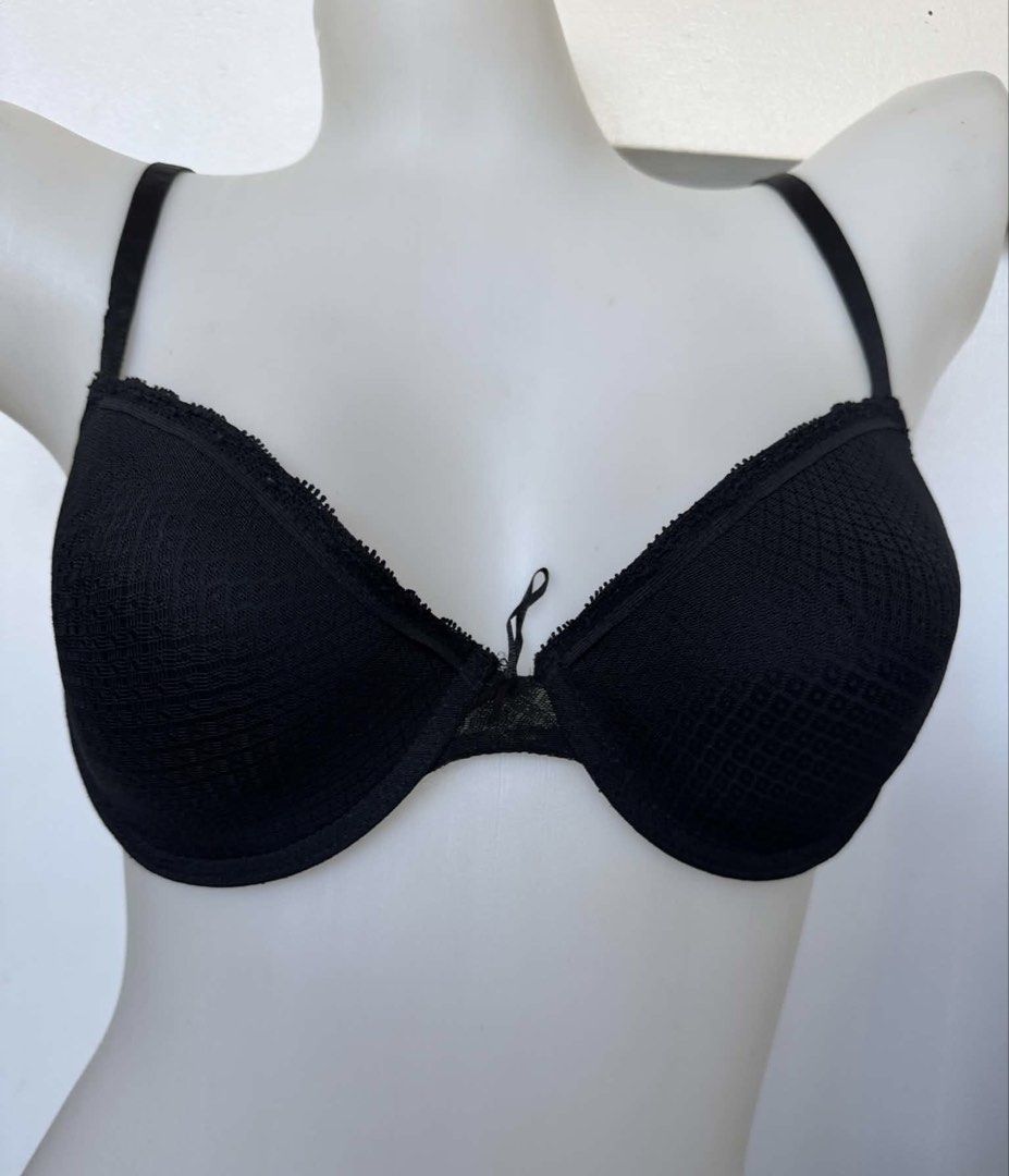 black underwire bra 36C (Category: Undergarments & Loungewear) located in San Jose. Submitted by 99ners (Listing ID 1468525074, Image 1). Description: .