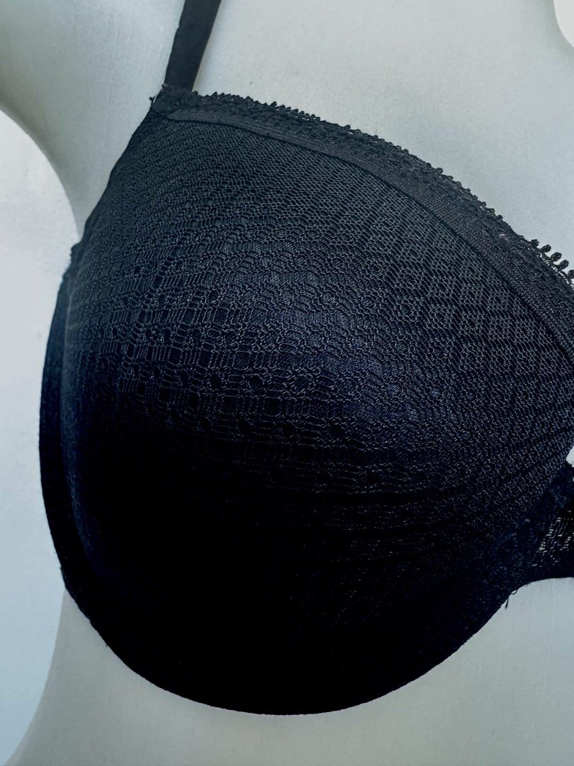 black underwire bra 36C (Category: Undergarments & Loungewear) located in San Jose. Submitted by 99ners (Listing ID 1468525074, Image 2). Description: .