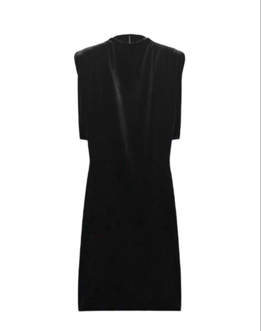 black velvet mini dress (Category: Dresses) located in Taguig. Submitted by shoppiaholic (Listing ID 1468583350, Image 2). Description: .
