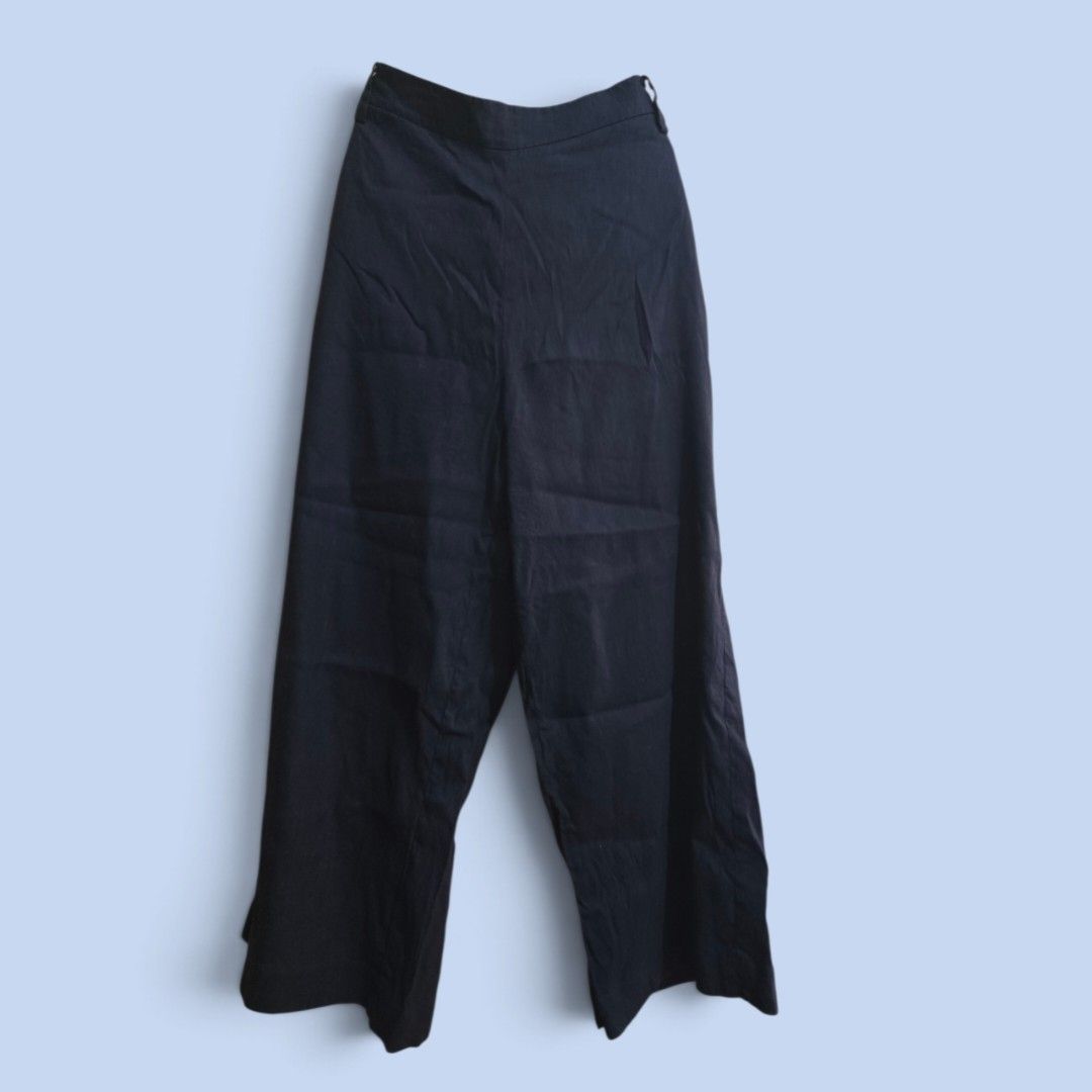 Black Wide Leg Pants linen blend (Category: Jeans) located in Taguig. Submitted by deyerreC2020 (Listing ID 1464432030, Image 1). Description: - Brand: Witchery - Color: Black - Style:, Wide Leg - Material: Linen and Viscose blend with Elastane for stretch - Closure: side Zipper - Versatile: Great for casual ,@ work or dressed-up looks .
