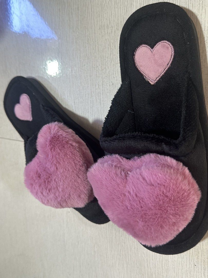 Black-Pink Bedroom Slippers (Category: Slippers and slides) located in Baguio. Submitted by prettygirl_kaplaan (Listing ID 1468551721, Image 2). Description: Fluffy and comfy.
