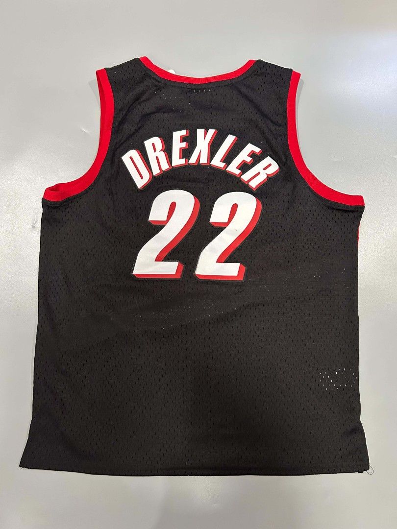 Blazer drexler jersey Mitchell and Ness (Category: Activewear) located in Santa Rosa. Submitted by _ba_mo_si_ (Listing ID 1468519749, Image 2). Description: Size xl 18-20 years old 22 width 28 length 2680 plus sf Dm.