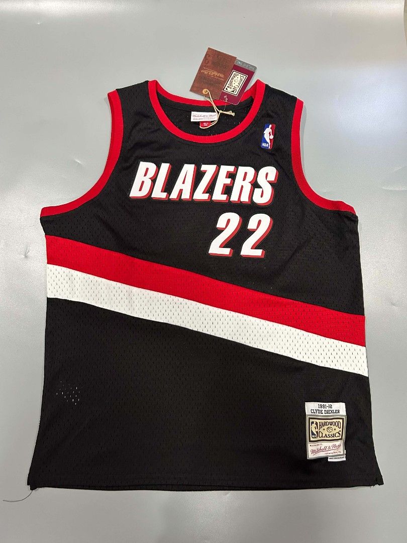 Blazer drexler jersey Mitchell and Ness (Category: Activewear) located in Santa Rosa. Submitted by _ba_mo_si_ (Listing ID 1468519749, Image 1). Description: Size xl 18-20 years old 22 width 28 length 2680 plus sf Dm.