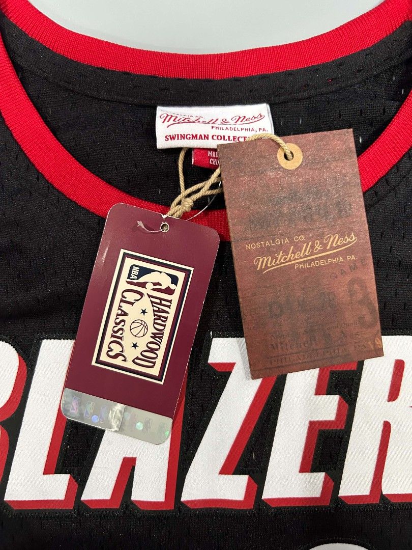 Blazer drexler jersey Mitchell and Ness (Category: Activewear) located in Santa Rosa. Submitted by _ba_mo_si_ (Listing ID 1468519749, Image 3). Description: Size xl 18-20 years old 22 width 28 length 2680 plus sf Dm.