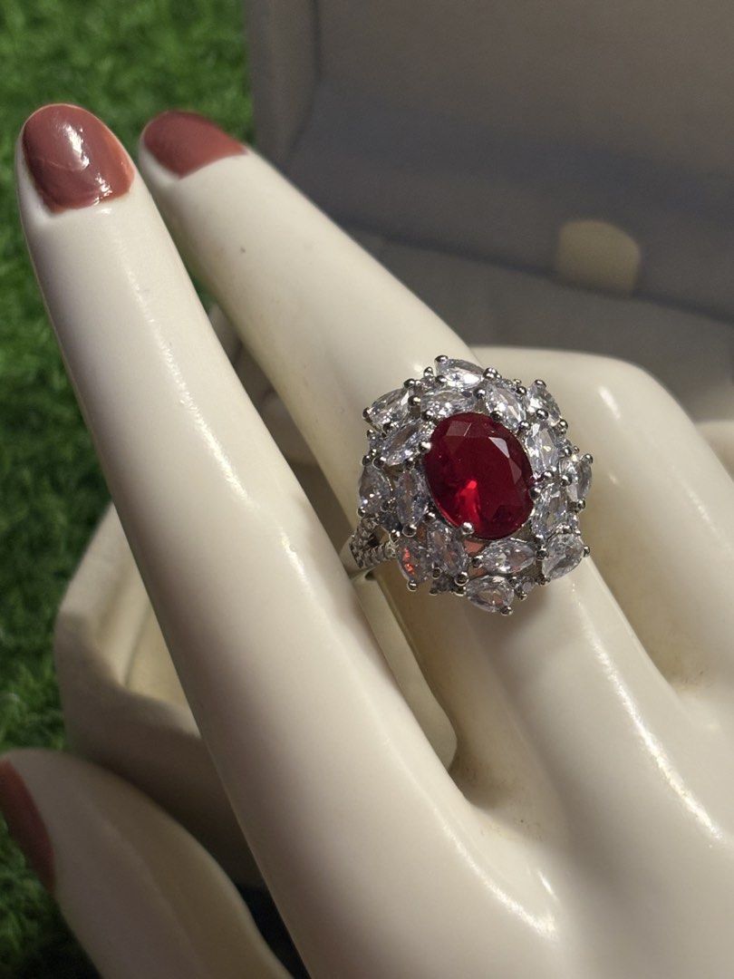 Bloody garnet gemstone ring (Category: Rings) located in Davao. Submitted by emmanuelchuamellorin23 (Listing ID 1468670376, Image 2). Description: ❤️bloody Garnet ring Size7 adjustable Markings Au750 Uv reactive side stones Rodium/ Platinum over copper based metal Tarnish resistant with extra care Message me directly📩.