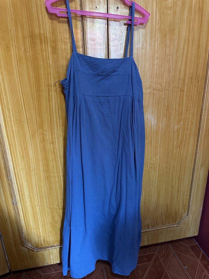Blue and White Cami Maxi Dress (Category: Dresses) located in Cavite. Submitted by luxuryitem17 (Listing ID 1468568880, Image 1). Description: - Set of 2 long cami dresses (Solid Blue and White) - Features thin shoulder straps and a chic square neckline - Relaxed, flowy fit down to the ankles - Versatile basics for casual days out or layering in warm weather.