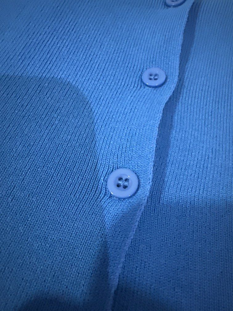 Blue Button Down Crop Top (Category: Sleeveless) located in Quezon City. Submitted by secondchanceplease (Listing ID 1468632813, Image 2). Description: .