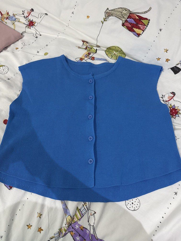 Blue Button Down Crop Top (Category: Sleeveless) located in Quezon City. Submitted by secondchanceplease (Listing ID 1468632813, Image 1). Description: .