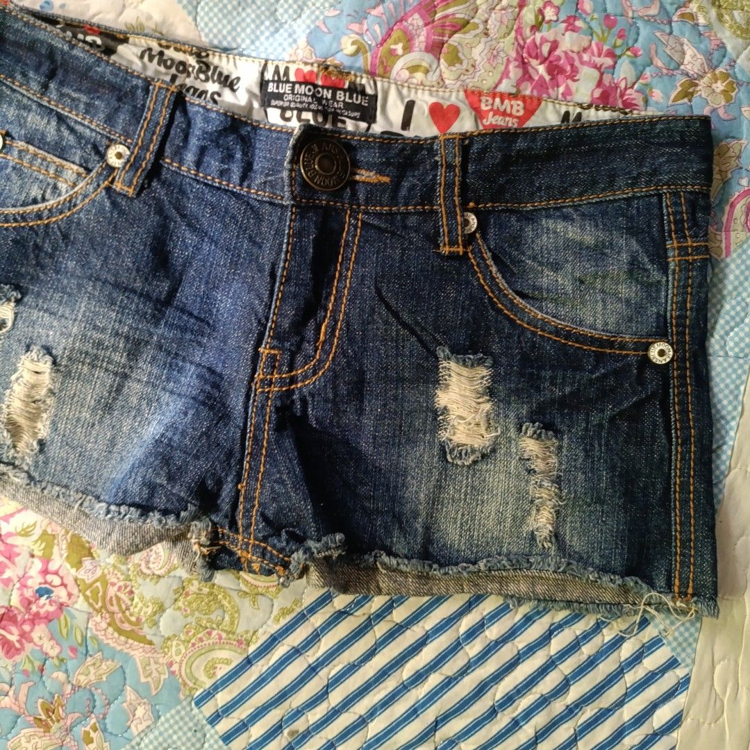 Blue Denim Mini Micro Short (Category: Shorts) located in Quezon City. Submitted by yourstrulyshiane (Listing ID 1468540369, Image 3). Description: › size : extra small to small . N/A on tag : › waist : 24 to 26 in . length : 8 in all dimensions are measured while the garment is laid flat. for the best fit, compare the measurements with a similar garment you already own. ˚˖𓍢ִ໋❀ details ♡ › loving the color :3 ! working zipper and button, not a h