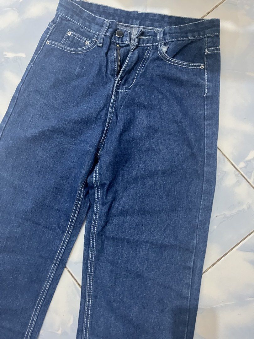 Blue denim Pants (Category: Jeans) located in Bacoor. Submitted by lemonsandmelons (Listing ID 1468607974, Image 1). Description: Nice fit masakip lang sakin fits 25 to 26 length 39 to 40cm maganda to promise.