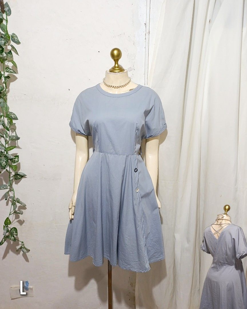 blue elegant retro dress (Category: Dresses) located in Pateros City. Submitted by amj_amj (Listing ID 1468683442, Image 1). Description: .