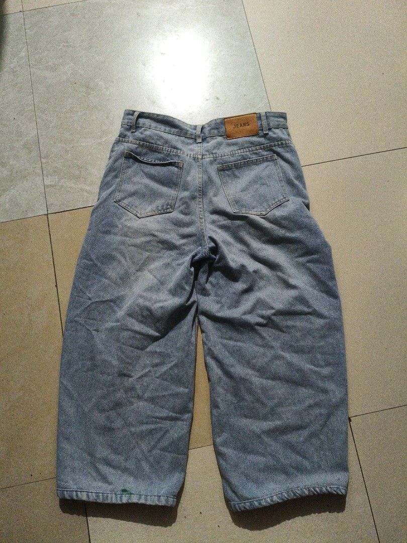 BLUE GRAYISH PANTS (Category: Jeans) located in Manila. Submitted by swiftfish.431944 (Listing ID 1468644822, Image 2). Description: NO ISSUE RFS: DAMI NG PANTS NEED NA MAG BAWAS SIZE: W31-32 L38 MOD: LALAMOVE, PICK UP, OR MEET UP ( NEAR ME) add 20 pesos if meet up MOP:CASH OR GCASH LOC: CUBAO, QC PM FOR MORE INFO..