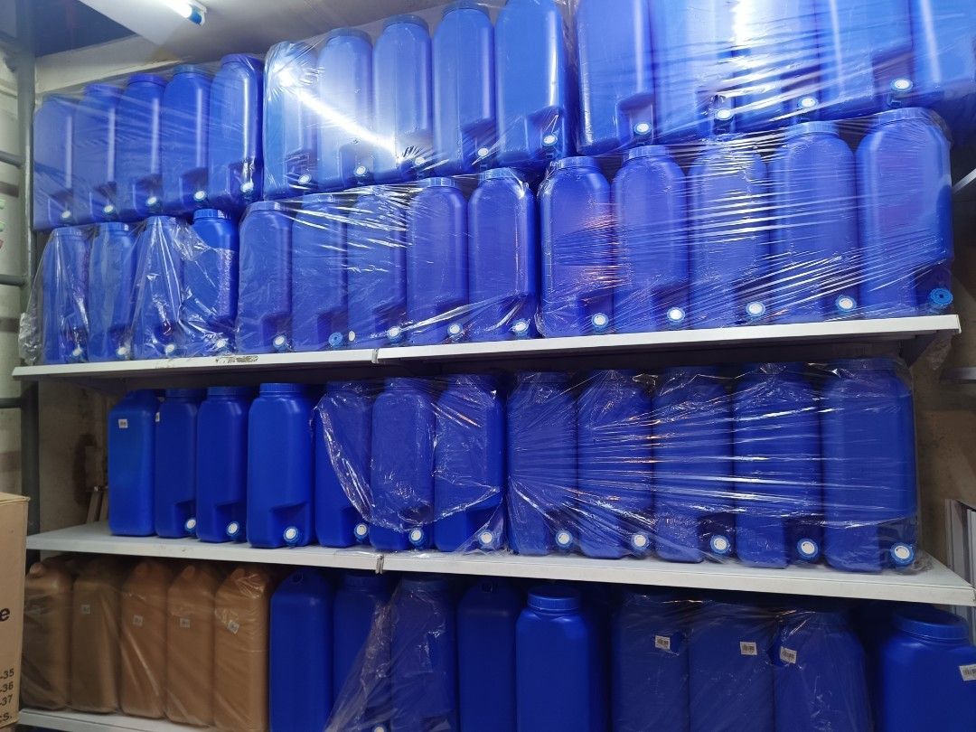 Blue plastic water storage containers and jugs (Category: Pitchers & Dispensers) located in Caloocan City. Submitted by vd2022 (Listing ID 1468678864, Image 1). Description: brand new no issue. .