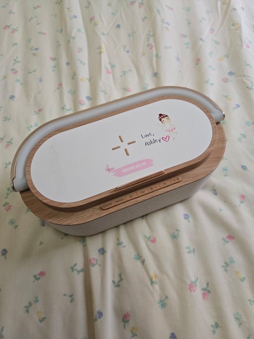 Bluetooth speaker with clock and lamp Multifunctional (Category: Soundbars, Speakers & Amplifiers) located in Manila. Submitted by chocomoose (Listing ID 1468536472, Image 3). Description: no box na po. May names naka print kasi personalized gift po ito. Usb C ang charging port. No charger included Bluetooth speaker Clock Night lamp by tapping the handle.
