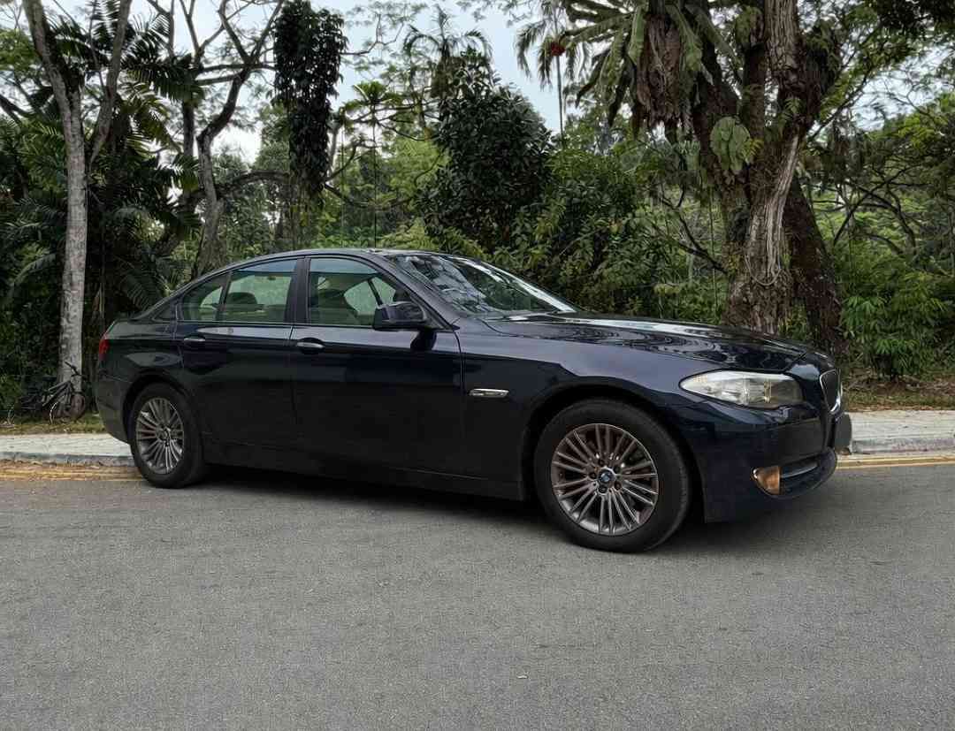 BMW 5 Series Sedan 523i (A) (Category: Used Cars) located in Singapore. Submitted by carousell_certified_partners (Listing ID 1462862895, Image 2). Description: Good condition! 100% full loan available! 100% phv loan available! Cheapest and lowest depreciation in the market! 1 of only 6 dealers in singapore to be awarded roll of honor by SGCM! Buy with confidence! In-house loan or bank loan available! Fast and easy loan approval! Features: 2.5l i