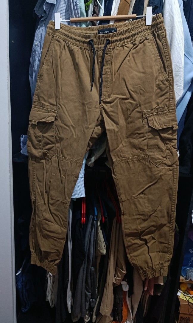 Bossini jogger pants (Category: Joggers) located in Jaen. Submitted by vinzyrus217291 (Listing ID 1468516788, Image 1). Description: .