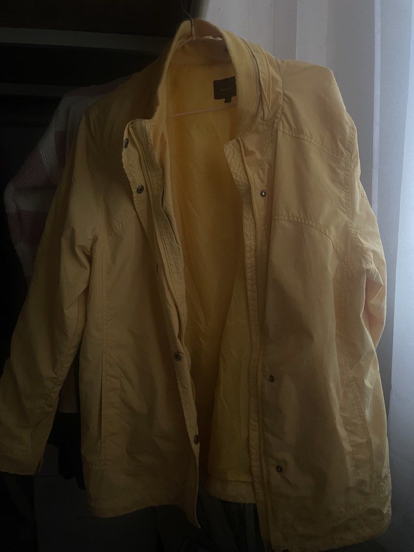 Bossini Yellow Jacket XL Unisex (Category: Coats, Jackets and Outerwear) located in Pasay City. Submitted by lastwrods (Listing ID 1468537494, Image 1). Description: .