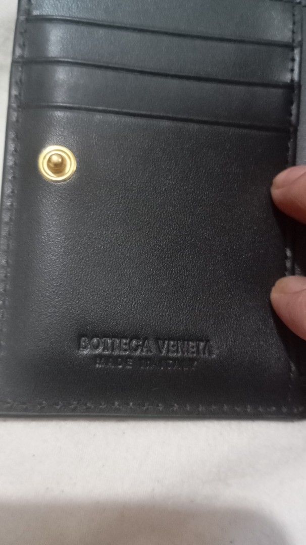 BOTTEGA VENETA WALLET (Category: Wallets & Card holders) located in Manila. Submitted by astudio29 (Listing ID 1468555717, Image 3). Description: 🖤 card holder wallet 🖤 size: 11 cm width / 3cm height 🖤 material: leather 🖤 no dustbag 🖤ukay Korean sourced kaya mura lang po sha 💜💙NEGOTIABLE PRICE UNLESS STATED AS LAST PRICE SALE ❤️💜💙 🛑NO RETURNS OR EXCHANGES‼️ 🛑MODE.OF.PAYMENT ARE ONLY THE FF: BPI, or GCASH. 🛑PAYMENT FIRST.POLICY, NO COD