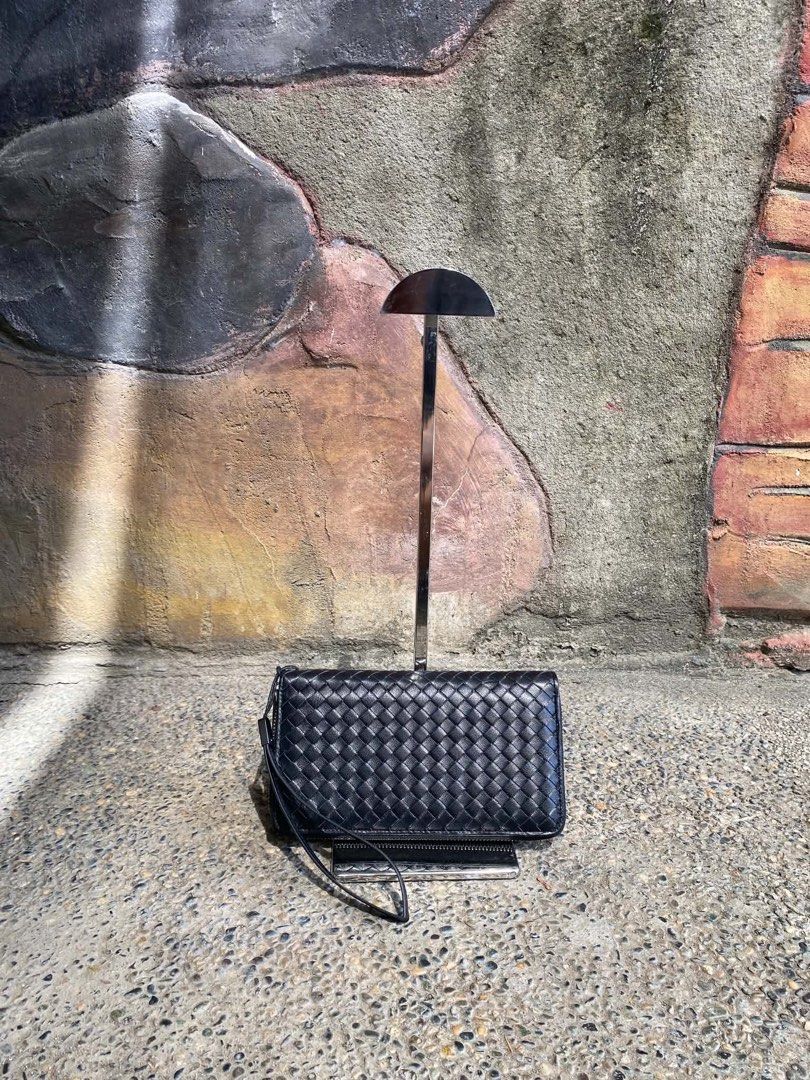 Bottega zip wallet (Category: Luxury Bags & Wallets) located in Dagupan City. Submitted by retro.plug (Listing ID 1468709050, Image 2). Description: .