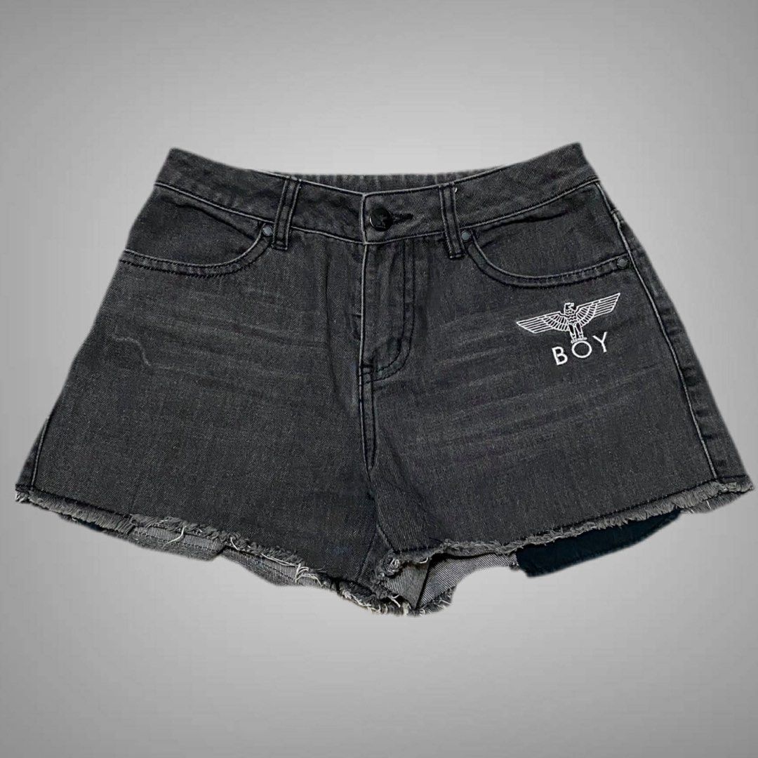 Boy London Patch Leather (Category: Shorts) located in Mabalacat. Submitted by stellargarments (Listing ID 1468540089, Image 1). Description: Size : 26 Length : 12 Condition : 9.5/10 SUPER NICE LOGOS EMBROIDERED FRONT LOGO WITH LEATHER PATCH SA LIKOD COMPLETE TAGS 4 POCKETS TOTAL SUPER NICE & KINIS! VERY COMFY & SMOOTH ON SKIN NEED WASH NO MAJOR STAIN FRESH FROM BALE.