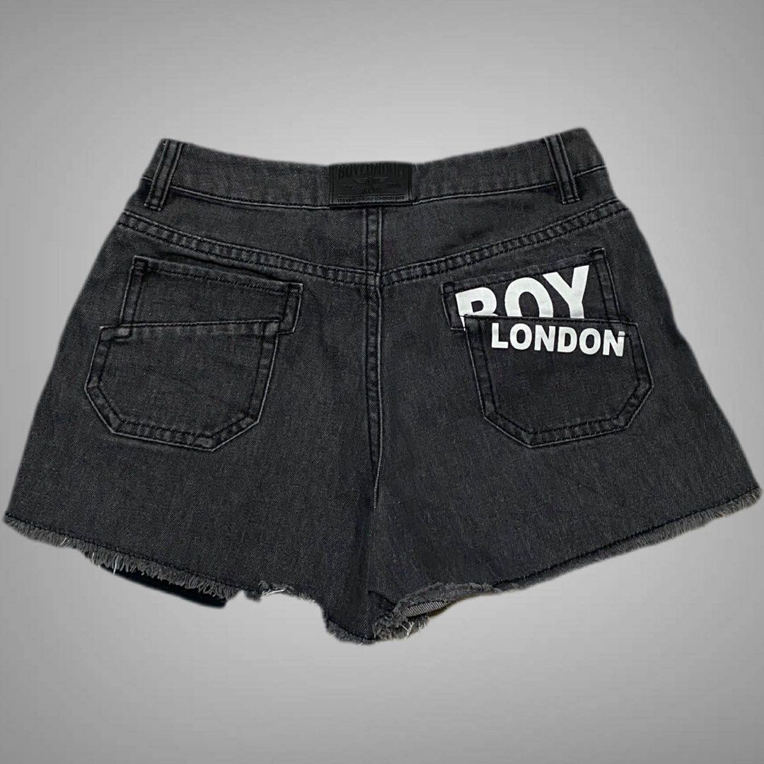 Boy London Patch Leather (Category: Shorts) located in Mabalacat. Submitted by stellargarments (Listing ID 1468540089, Image 2). Description: Size : 26 Length : 12 Condition : 9.5/10 SUPER NICE LOGOS EMBROIDERED FRONT LOGO WITH LEATHER PATCH SA LIKOD COMPLETE TAGS 4 POCKETS TOTAL SUPER NICE & KINIS! VERY COMFY & SMOOTH ON SKIN NEED WASH NO MAJOR STAIN FRESH FROM BALE.
