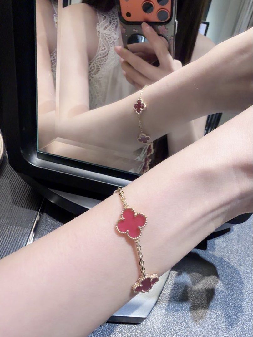 Bracelet (Category: Bracelets) located in Singapore. Submitted by stylego866 (Listing ID 1468614400, Image 9). Description: .