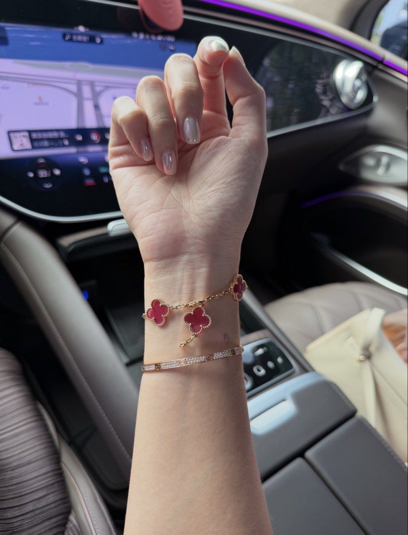 Bracelet (Category: Bracelets) located in Singapore. Submitted by stylego866 (Listing ID 1468614400, Image 8). Description: .