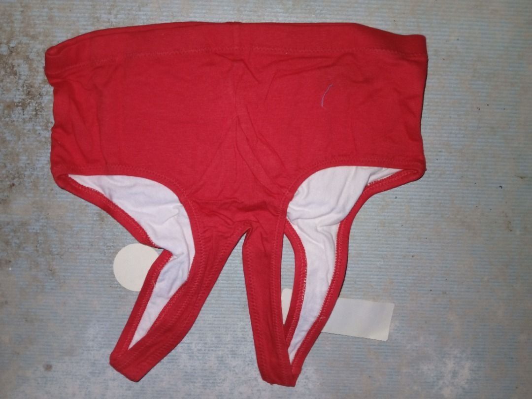Bralette US BBEWTAG (Category: Undergarments & Loungewear) located in Los Banos. Submitted by mania-62906 (Listing ID 1468544422, Image 3). Description: BNEWTAG. US small red. (Bought in a dept store selling US surplus). (note: out of town from Nov 25 to Jan 25, 2027).