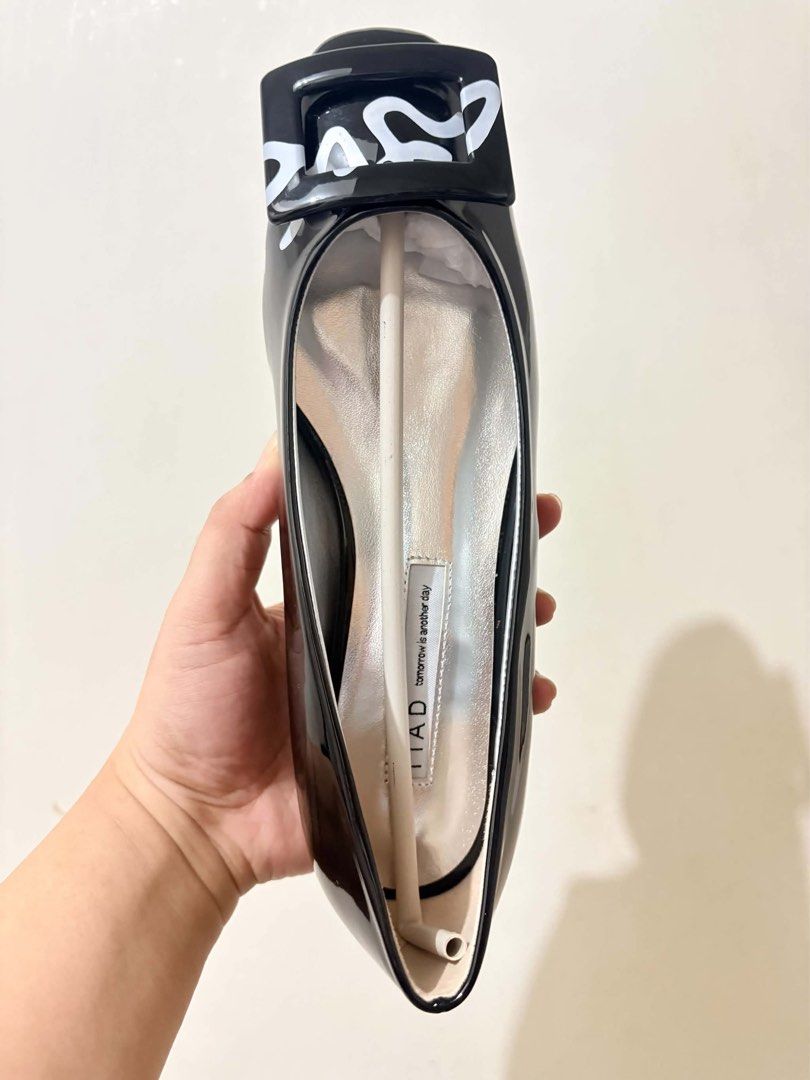 Brand new flat shoes (Category: Flats & Sandals) located in Bulacan. Submitted by francoise949 (Listing ID 1468543924, Image 3). Description: Rfs: wrong size.