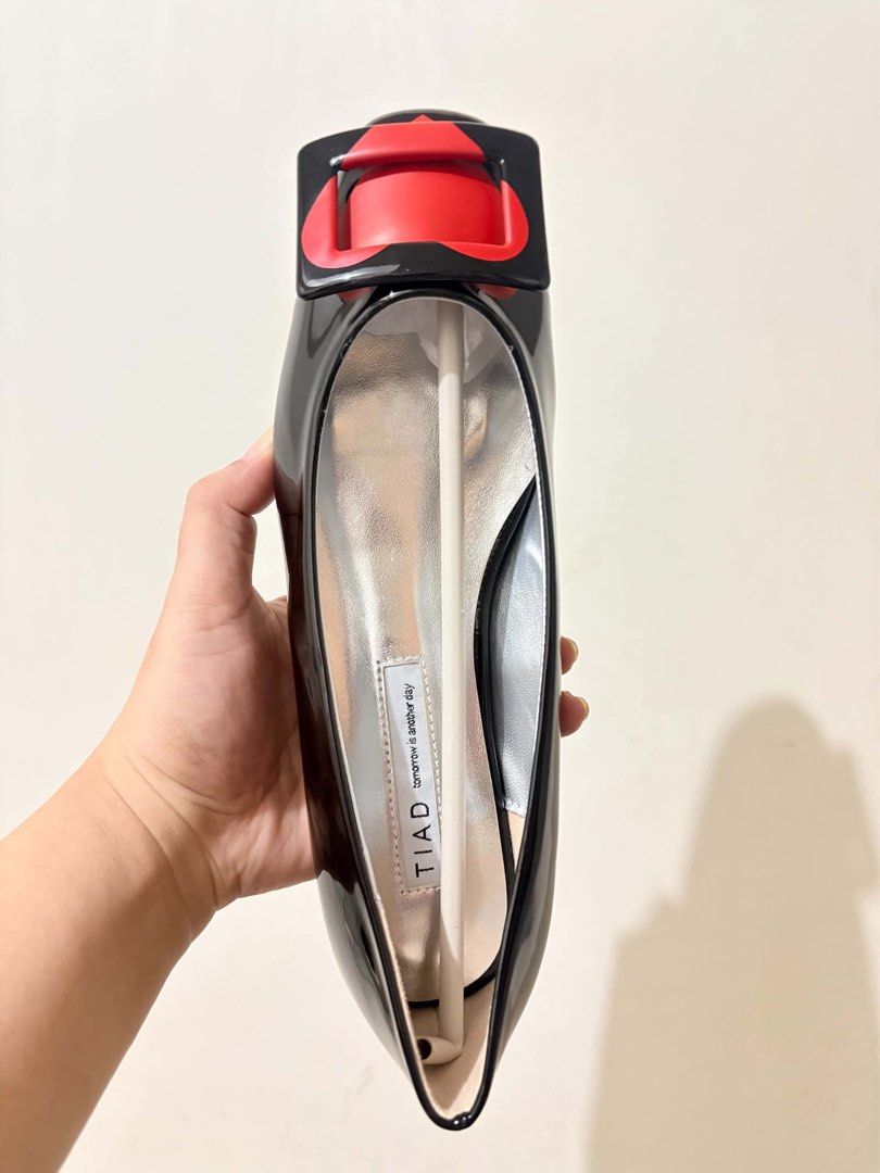 Brand new flat shoes (Category: Flats & Sandals) located in Bulacan. Submitted by francoise949 (Listing ID 1468543924, Image 2). Description: Rfs: wrong size.