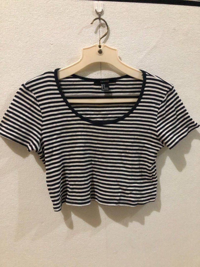 Branded assorted croptop (Category: Sleeveless) located in Valenzuela. Submitted by nixs2722 (Listing ID 1468639338, Image 3). Description: - Brand: Forever 21 - Design: Black with white polka dots, round neckline, sleeveless - Size: Medium (Made in Vietnam) - Material: Soft, stretchable fabric - Styling: Perfect to pair with high-waisted jeans or skirts - Condition: Worn a few times, still in great shape -GCASH PAYMENT -SF c/o BUYERS .