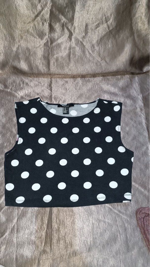 Branded assorted croptop (Category: Sleeveless) located in Valenzuela. Submitted by nixs2722 (Listing ID 1468639338, Image 1). Description: - Brand: Forever 21 - Design: Black with white polka dots, round neckline, sleeveless - Size: Medium (Made in Vietnam) - Material: Soft, stretchable fabric - Styling: Perfect to pair with high-waisted jeans or skirts - Condition: Worn a few times, still in great shape -GCASH PAYMENT -SF c/o BUYERS .