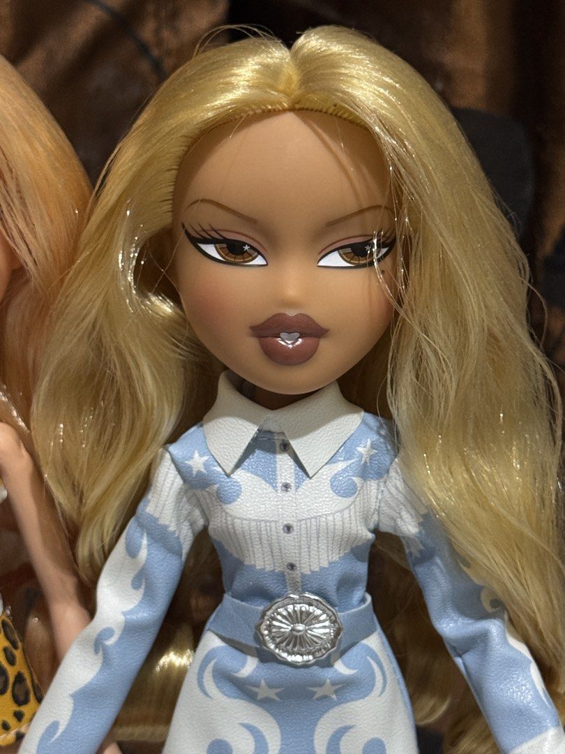 Bratz Sassy Stampede SET (Category: Kids Toys) located in Manila. Submitted by dyprettycollector (Listing ID 1468601496, Image 3). Description: Bratz Sassy Stampede Cloe and Yasmin (SET) - complete - no lip chips or rubs - comes with their hat RFS: Selling new releases .