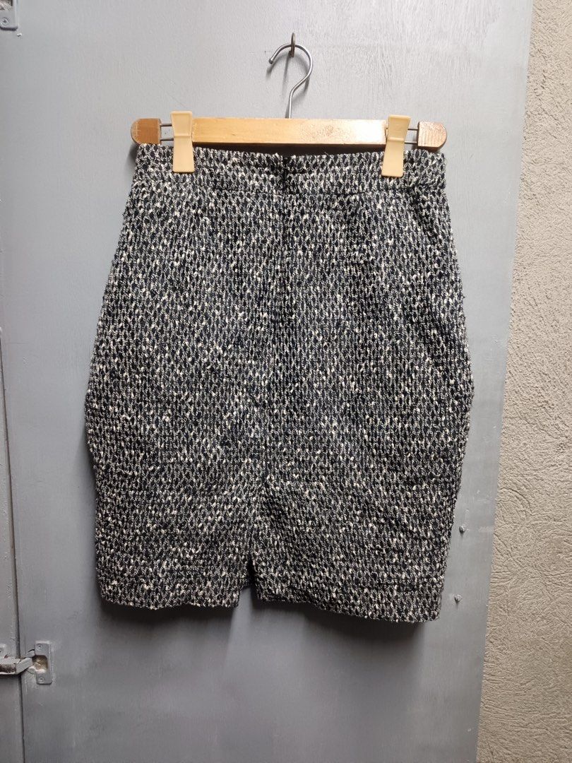 BROOKS BROTHERS (Category: Skirts) located in Dasmarinas. Submitted by jessputrages (Listing ID 1468667073, Image 1). Description: For sale Brook brothers Excellent condition No issue 700 plus shipping fee Pm for more details.