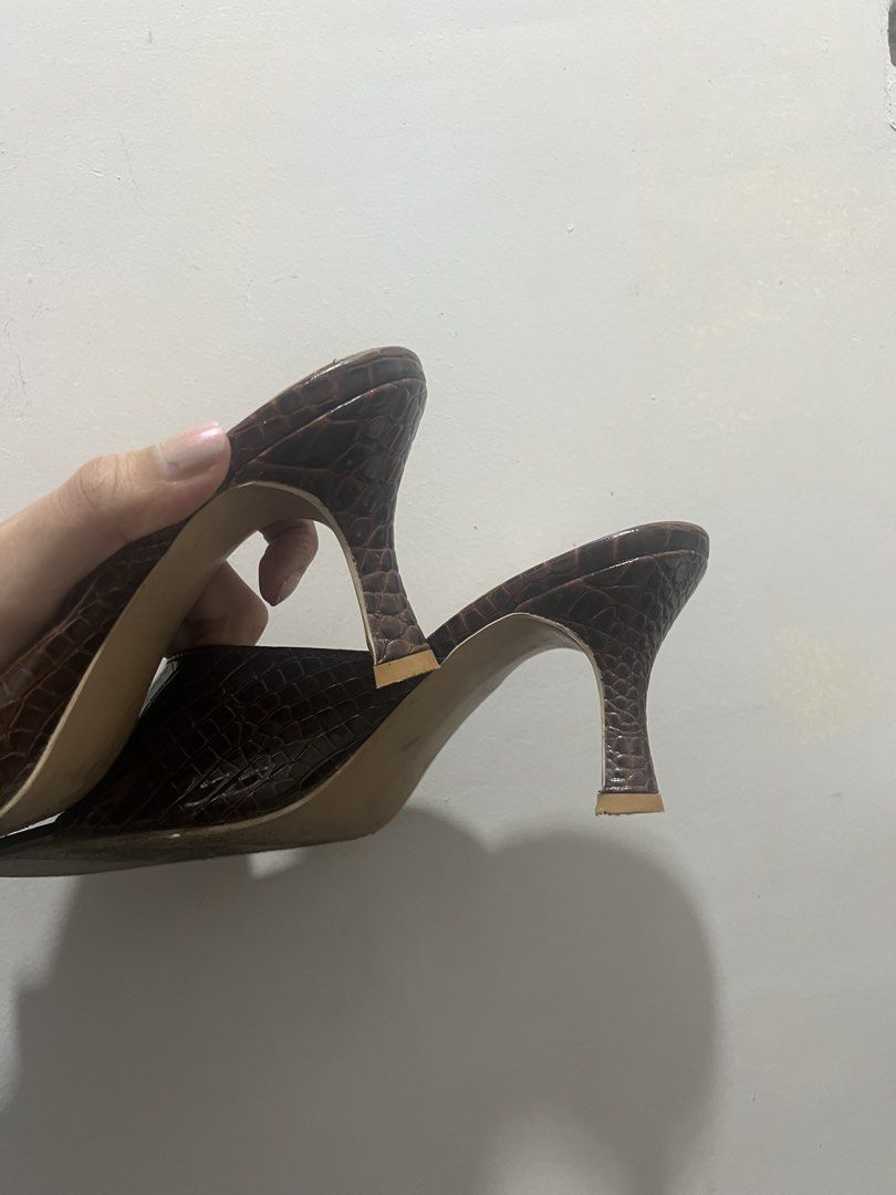 Size 8 Brown Crocodile Print Square Toe Mule Heels (Category: Heels) located in Manila. Submitted by 34samf (Listing ID 1468618775, Image 2). Description: - Style: Slip-on mules - Size 8 - Design: Open square toe with a mid heel - Pattern/Finish: Brown faux-croc textured leather-look upper and heel - Condition: Soles show visible signs of wear from previous use - Perfect for elevating casual or dressy everyday outfits Location: Manila📍.