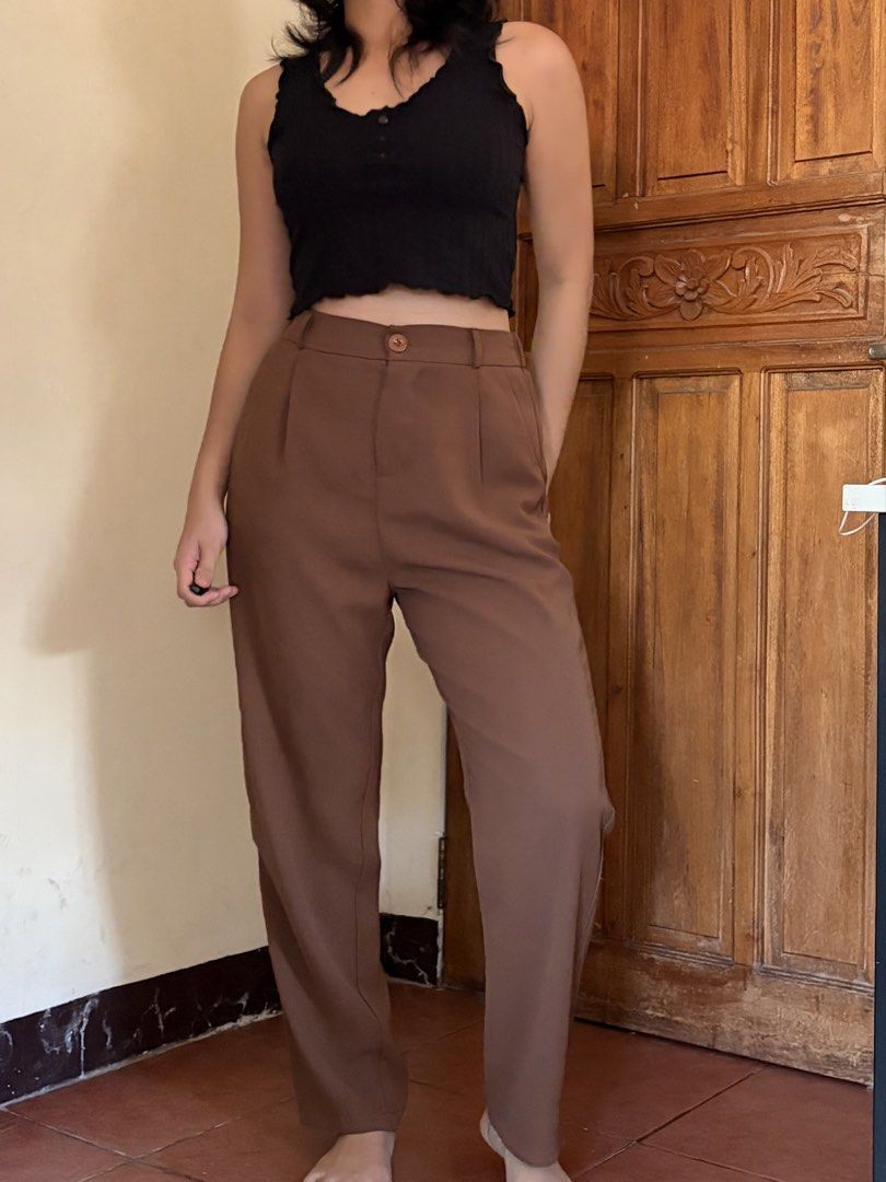 Brown high-waisted pleated trousers with button closure (Category: Trousers) located in Pasig City. Submitted by catherinea38704 (Listing ID 1468627202, Image 2). Description: - Style: High-waisted wide-leg trousers with front pleats - Color: Brown - Features: Functional side pockets and secure button closure - Condition: Worn a few times, excellent fabric quality - Status: Clean, washed, and ready to wear Waistline: 25-26 inches Location: Caniog