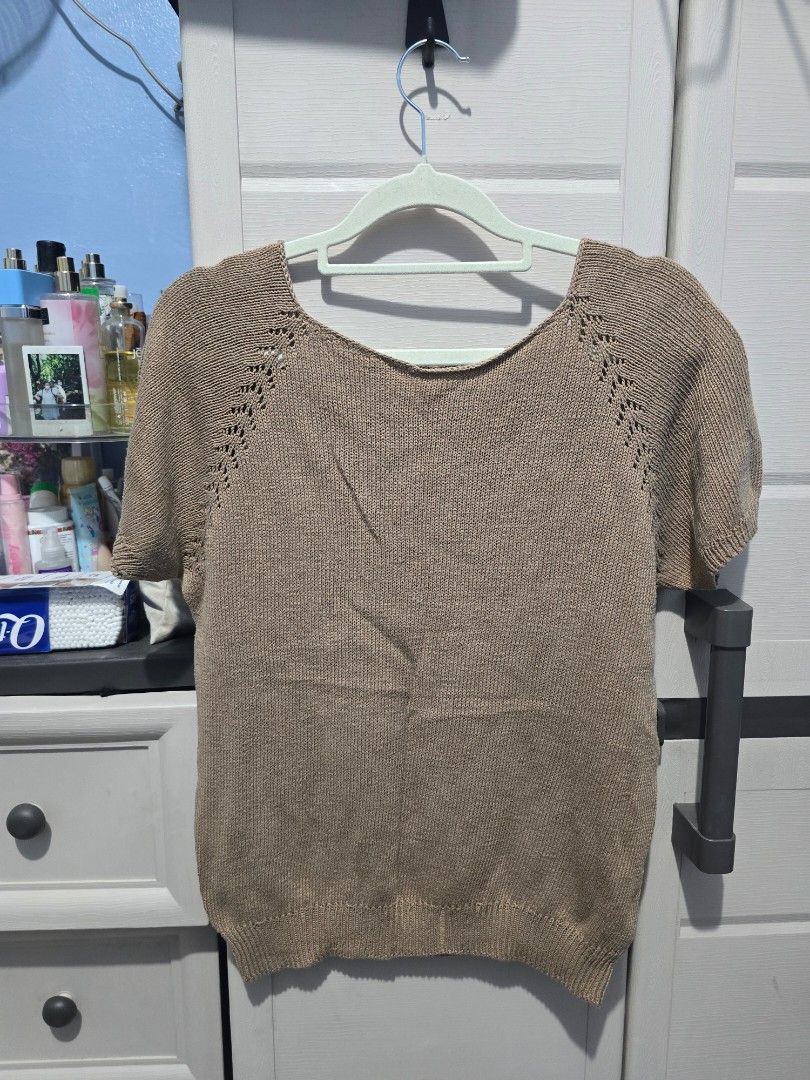 Brown Knitted Top (Category: Shirts) located in Quezon City. Submitted by dinesaur (Listing ID 1468689198, Image 1). Description: .
