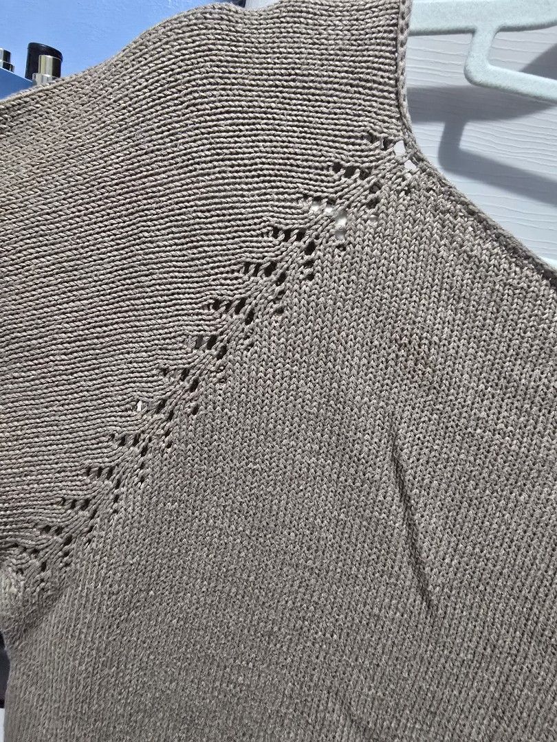 Brown Knitted Top (Category: Shirts) located in Quezon City. Submitted by dinesaur (Listing ID 1468689198, Image 2). Description: .