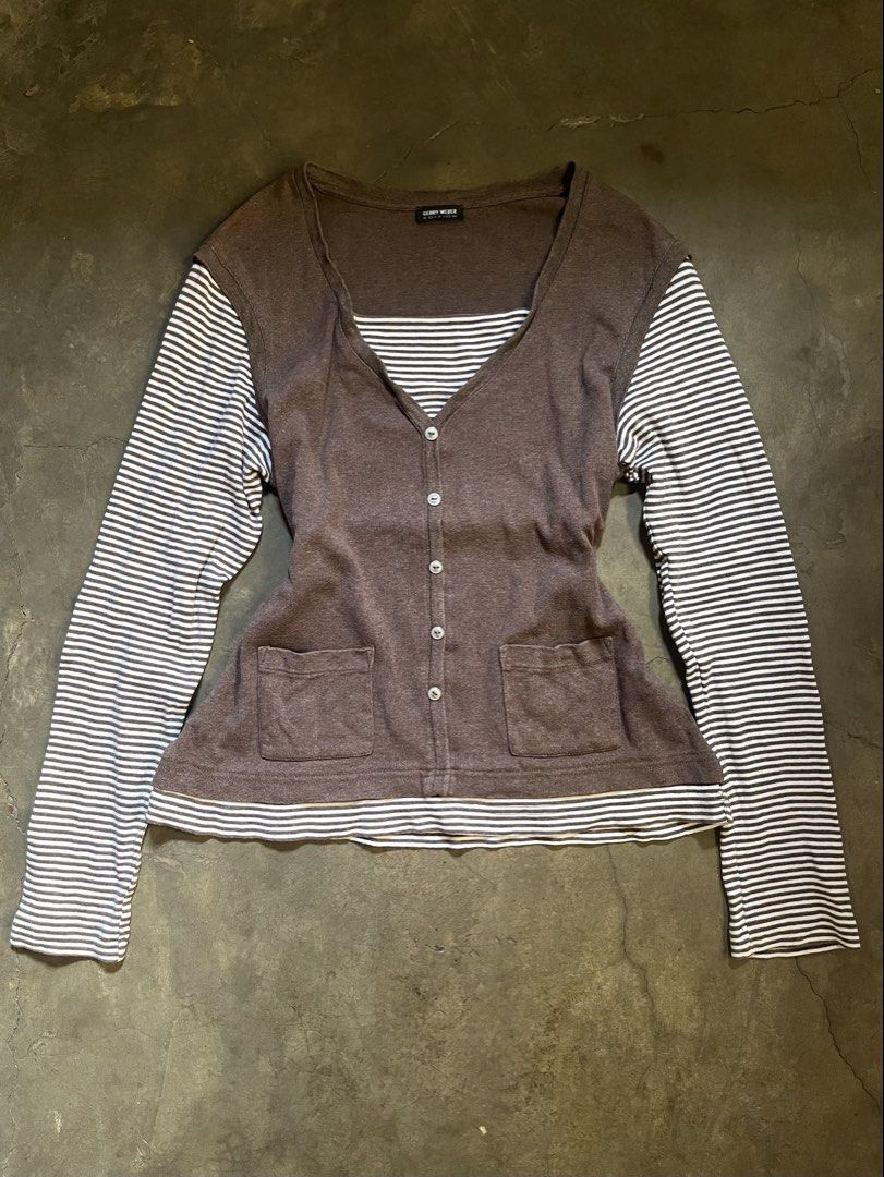 Brown layered V-neck cardigan top (Category: Longsleeves) located in Manila. Submitted by ljpgdn (Listing ID 1468507457, Image 1). Description: Dm me for more deets ^u^.