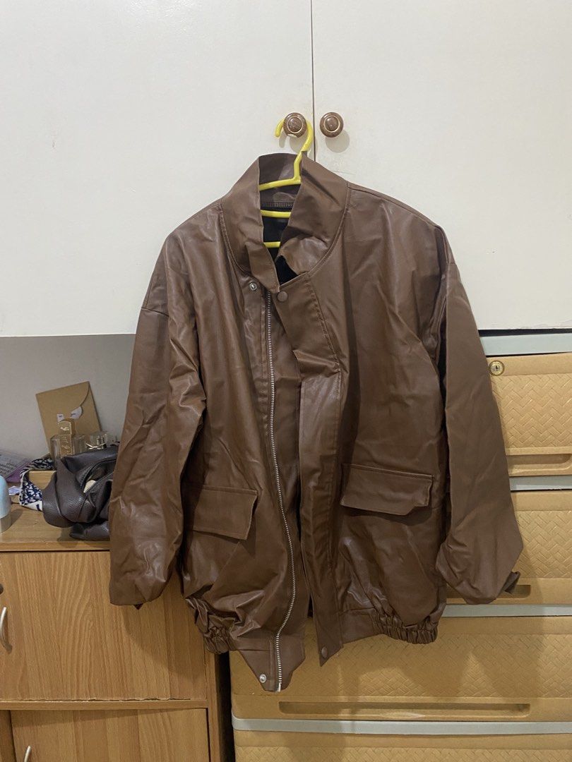 Brown Leather bomber jacket (Category: Coats, Jackets and Outerwear) located in Pasig City. Submitted by avery4444 (Listing ID 1468706134, Image 1). Description: Nagamit lang once super good condition .