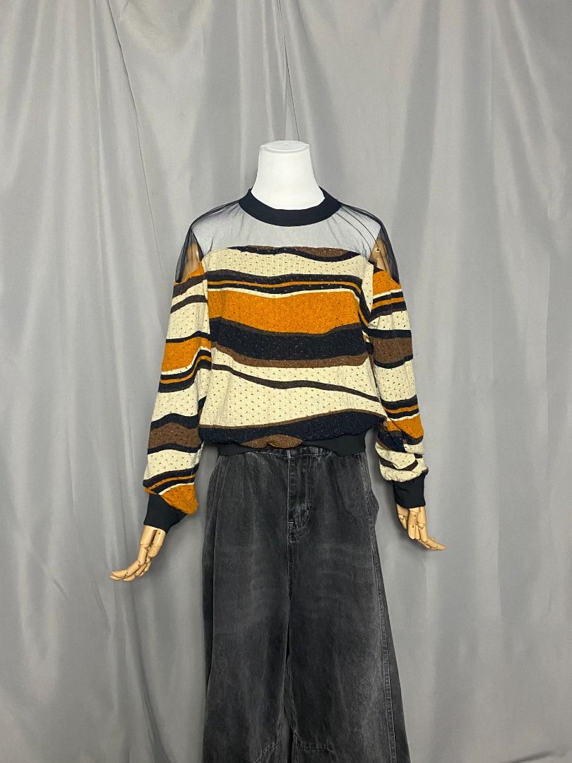 Brown sheer shoulder knit long sleeves top (Category: Longsleeves) located in Las Pinas. Submitted by ipickyou (Listing ID 1468670952, Image 2). Description: Unwashed Condition: 10/10 𝗠𝗲𝗮𝘀𝘂𝗿𝗲𝗺𝗲𝗻𝘁𝘀 𝘄𝗵𝗲𝗻 𝗹𝗮𝗶𝗱 𝗳𝗹𝗮𝘁: -Size XL -Armpit to armpit: 22” -Length: 22” .