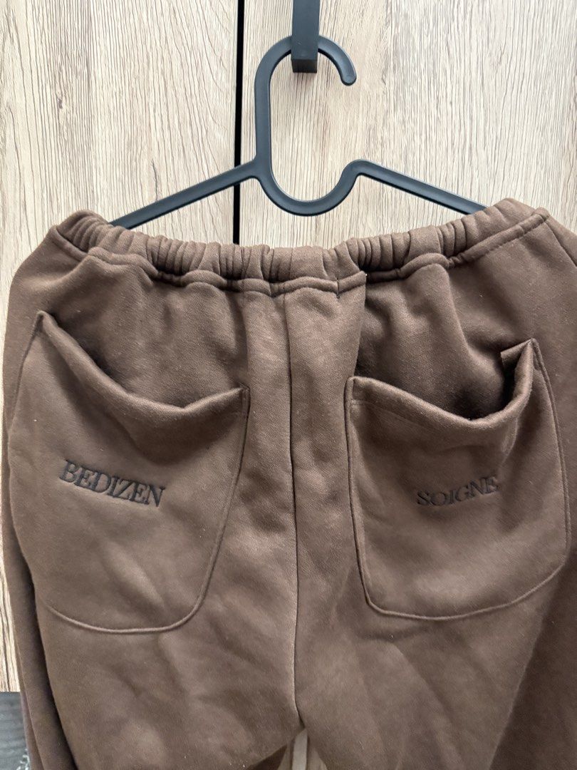 BSCO Sweat Pants (Category: Other Bottoms) located in Quezon City. Submitted by dianneechloee (Listing ID 1468598420, Image 3). Description: 🤎🎀 BSCO BROWN SWEATPANTS 🧸☁️ ୨୧ cute brown sweatpants! perfect for comfy days, errands, or your casual ootds 🤎✨ ♡ brand: BSCO ♡ color: brown 🤎 ♡ condition: Fitted lang ♡ size: M-L ♡ price: ₱250 🛍️ decluttering my closet, hoping this finds a new home! 📦 shipping via J&T or Lalamove 💌 price is negotiab