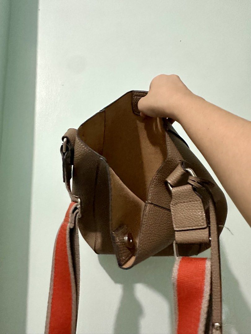 Bucket Sling Bag (Category: Sling Bags) located in Manila. Submitted by callieg__ (Listing ID 1468669796, Image 2). Description: - no zipper - lightly used - gcash/ bank transfer - lalamove/lbc - LP posted loc: manila.