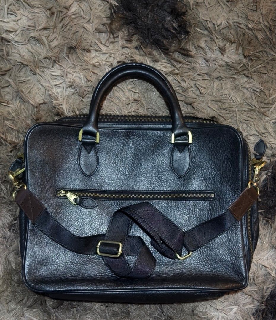 Bundle Bag (Category: Cross-body Bags) located in Shah Alam. Submitted by hauztrendempire (Listing ID 1468619682, Image 2). Description: Mulberry Heathcliff Double Zipped Laptop Briefcase Black Leather *Condition Tip Top *Not For Fussy Buyers *Sold As Is - As a Bundle Bag *Price Includes Postage For SM/Sabah Sarawak Postage RM15 *NO COD, courier only *Items Sold Are Not Refundable.