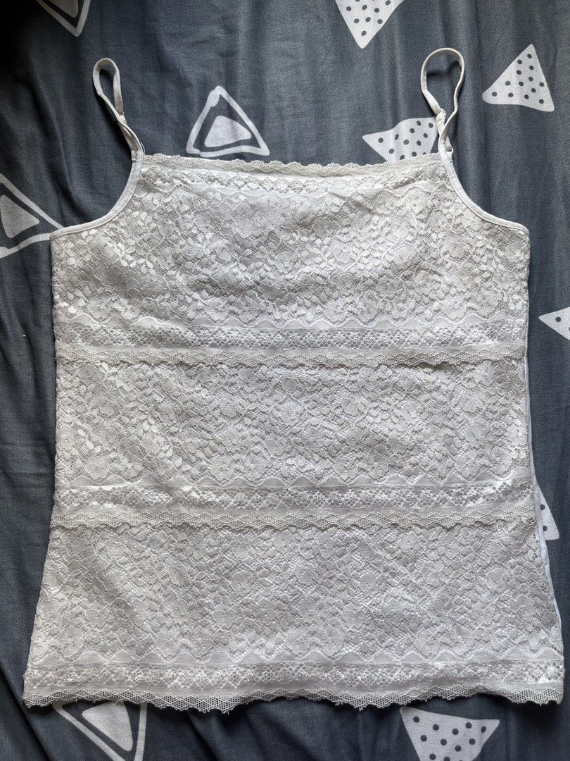 [BUNDLE] Basic Tops (Category: Others Tops) located in Manila. Submitted by irish_closet (Listing ID 1468546409, Image 2). Description: - can fit xs to s.