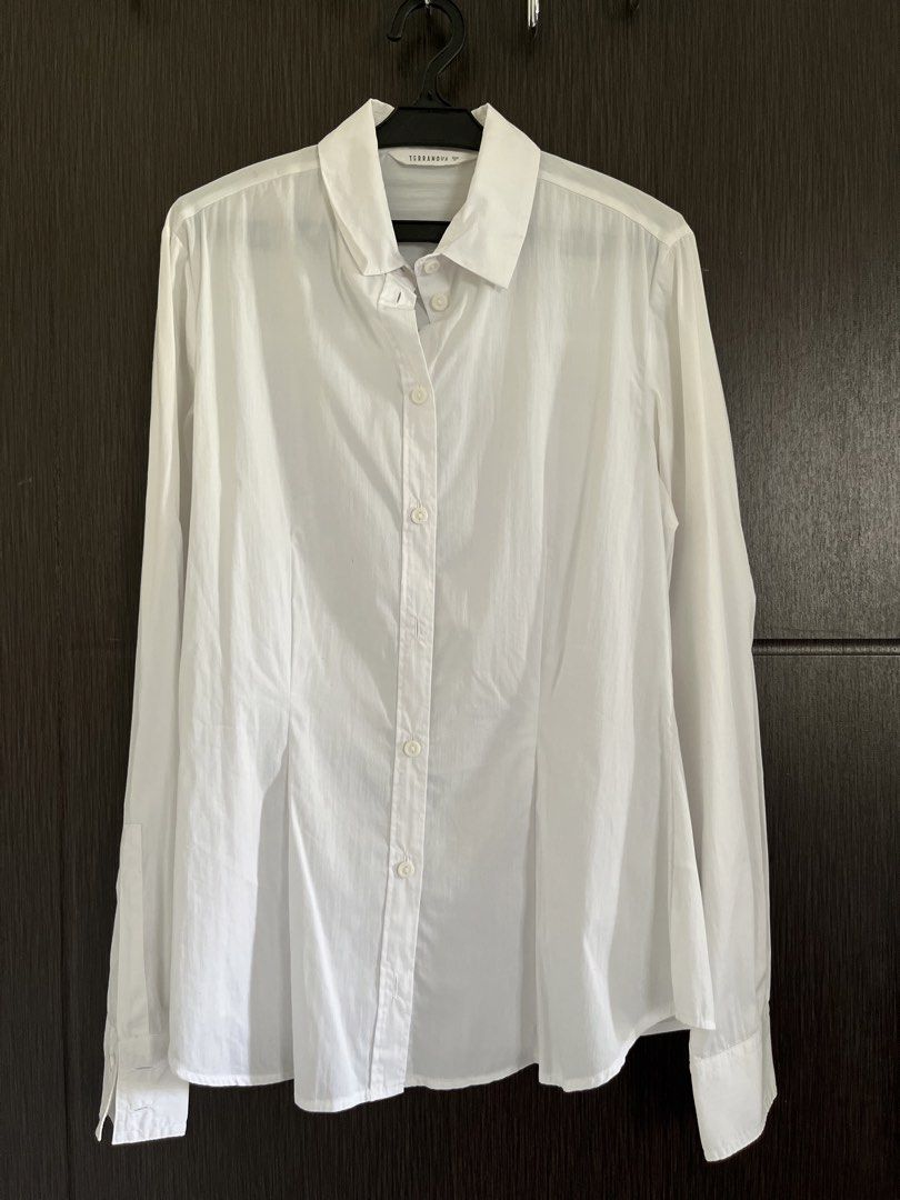 BUNDLE Office wear (Category: Longsleeves) located in Manila. Submitted by irish_closet (Listing ID 1468543364, Image 3). Description: - Fits xs to s - 5 tops included - Last blazer top has minimal stain, see last photo.